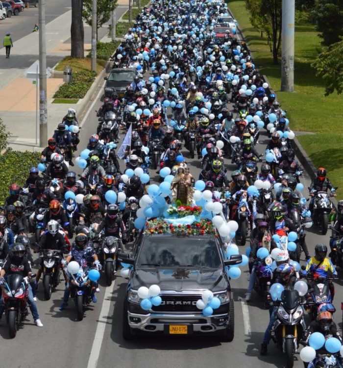 Nuestro campus universitario de la 170 recibe a miles de moteros​