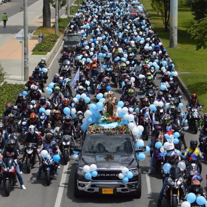 Nuestro campus universitario de la 170 recibe a miles de moteros